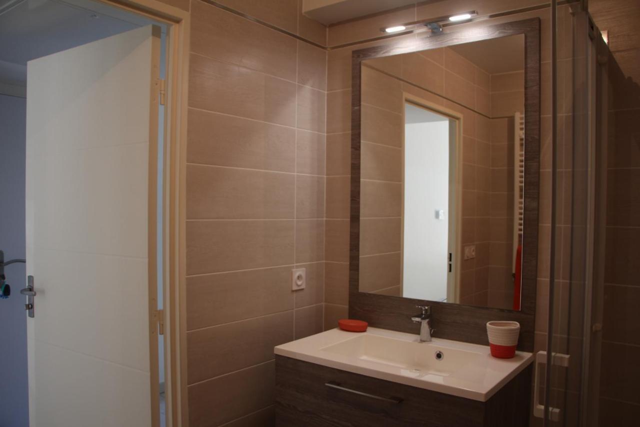 Centre Juan Les Pins 1 Bedroom With Ac, Swimming Pool And Parking Екстериор снимка